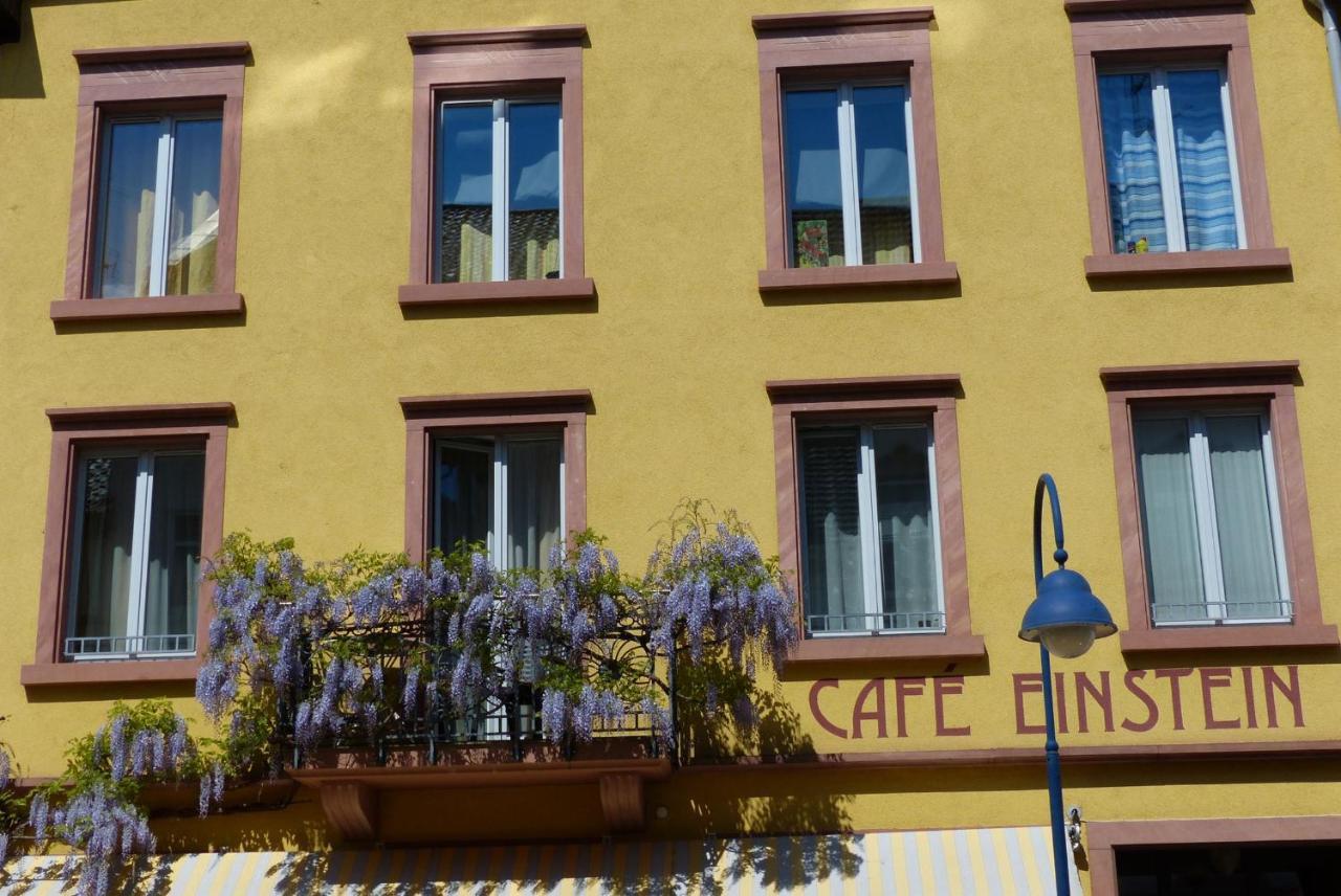 Apartments im Café Einstein Friburgo in Brisgovia Esterno foto