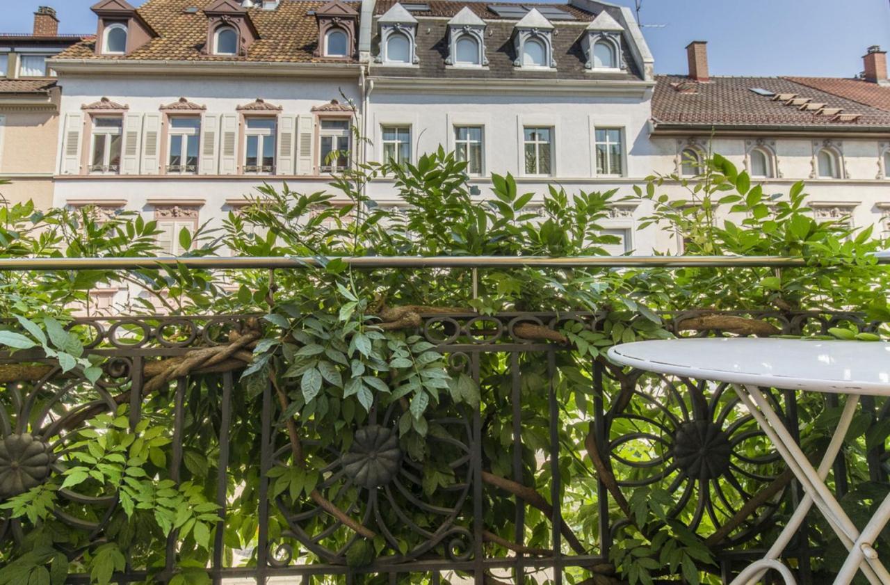 Apartments im Café Einstein Friburgo in Brisgovia Esterno foto